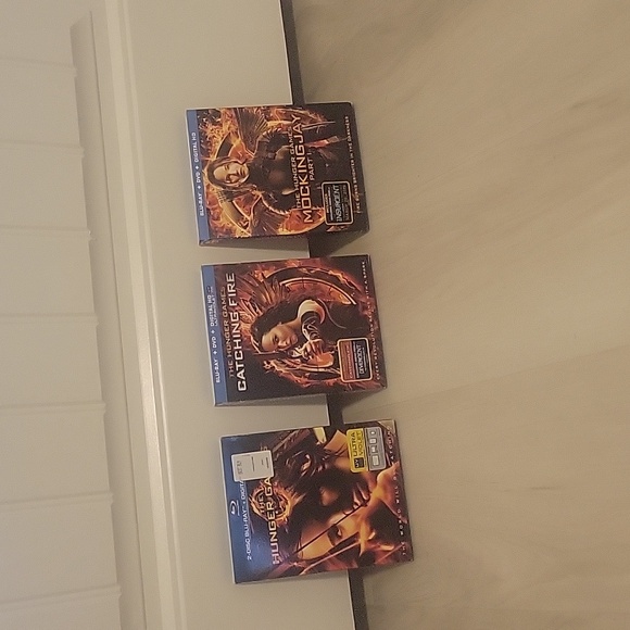 3 Hunger Games Blu-Rays - Picture 1 of 4